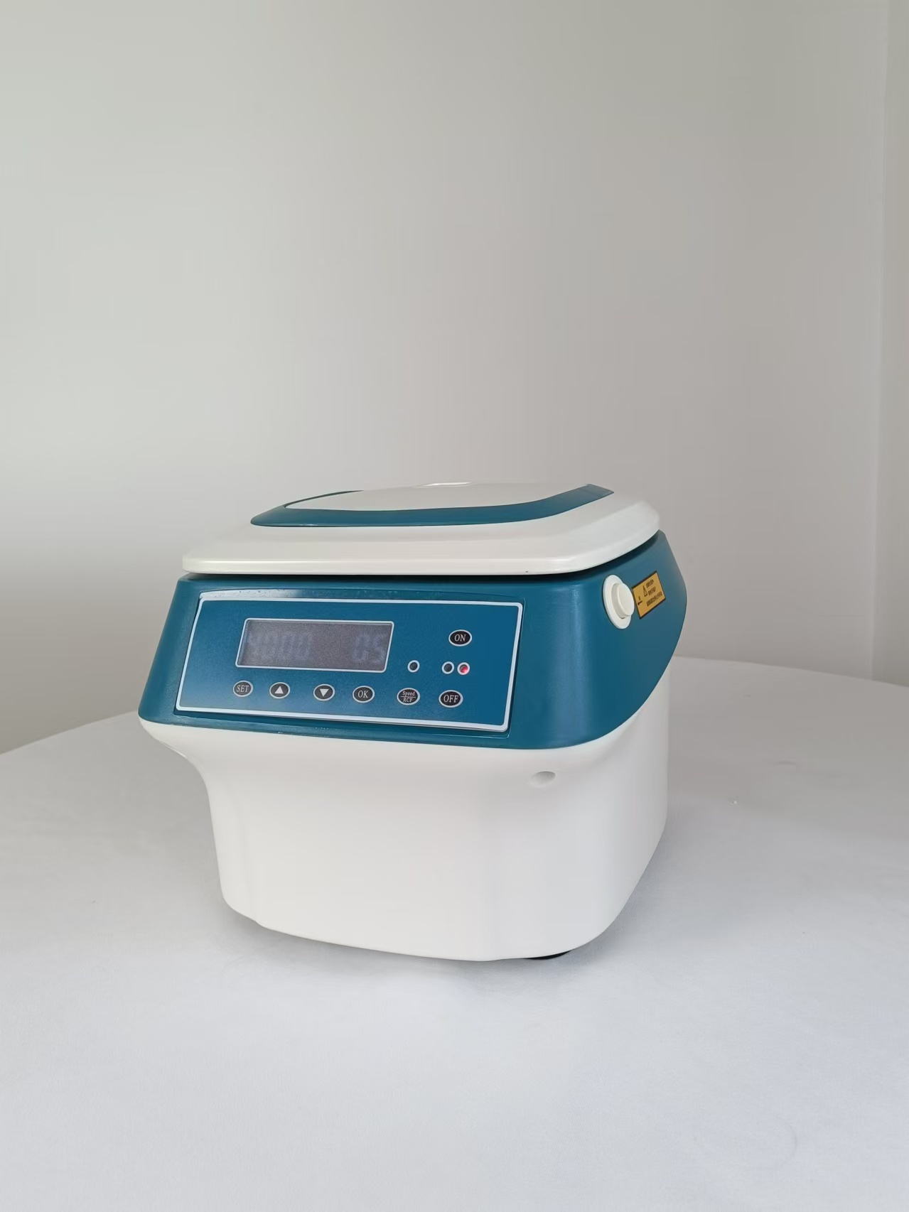 Low-Speed Benchtop Centrifuge CENTRIFUGE LC-04C PLUS-0
