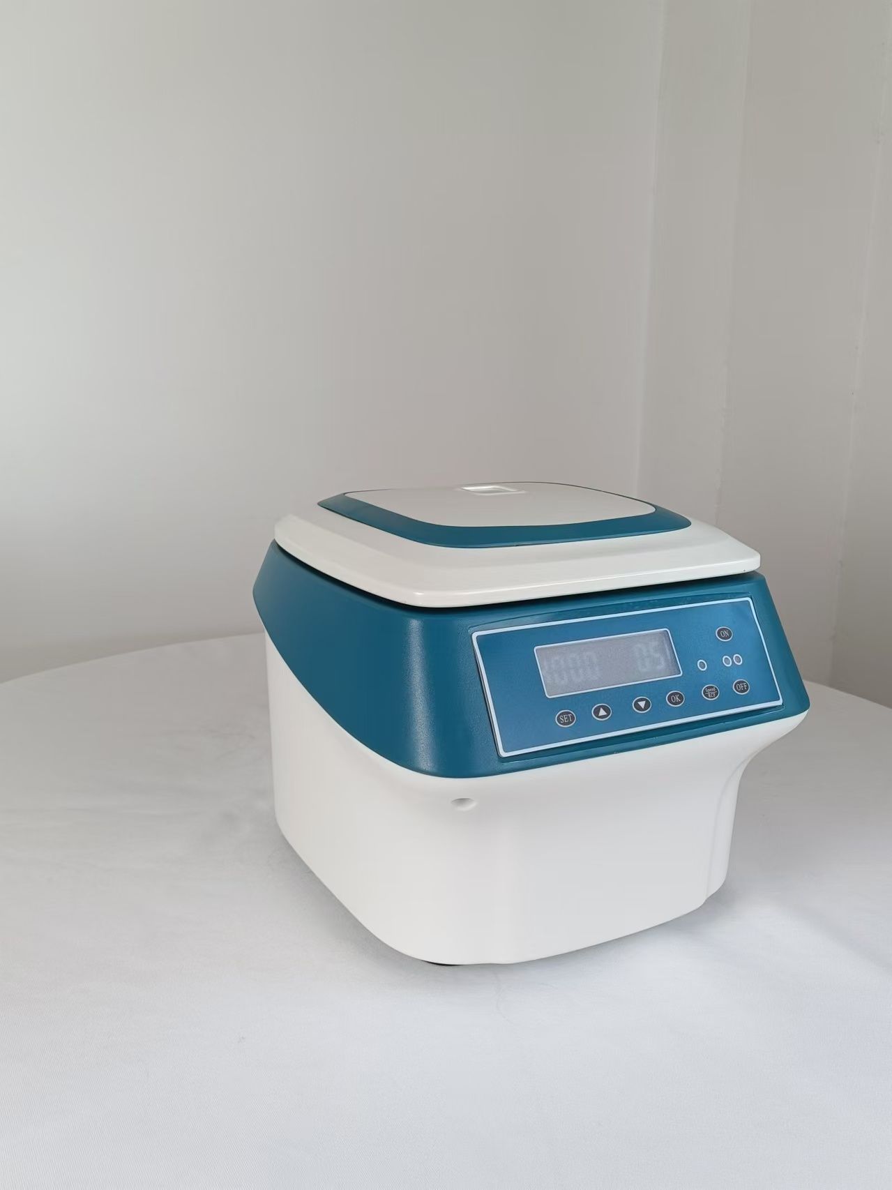 Low-Speed Benchtop Centrifuge CENTRIFUGE LC-04C PLUS-1