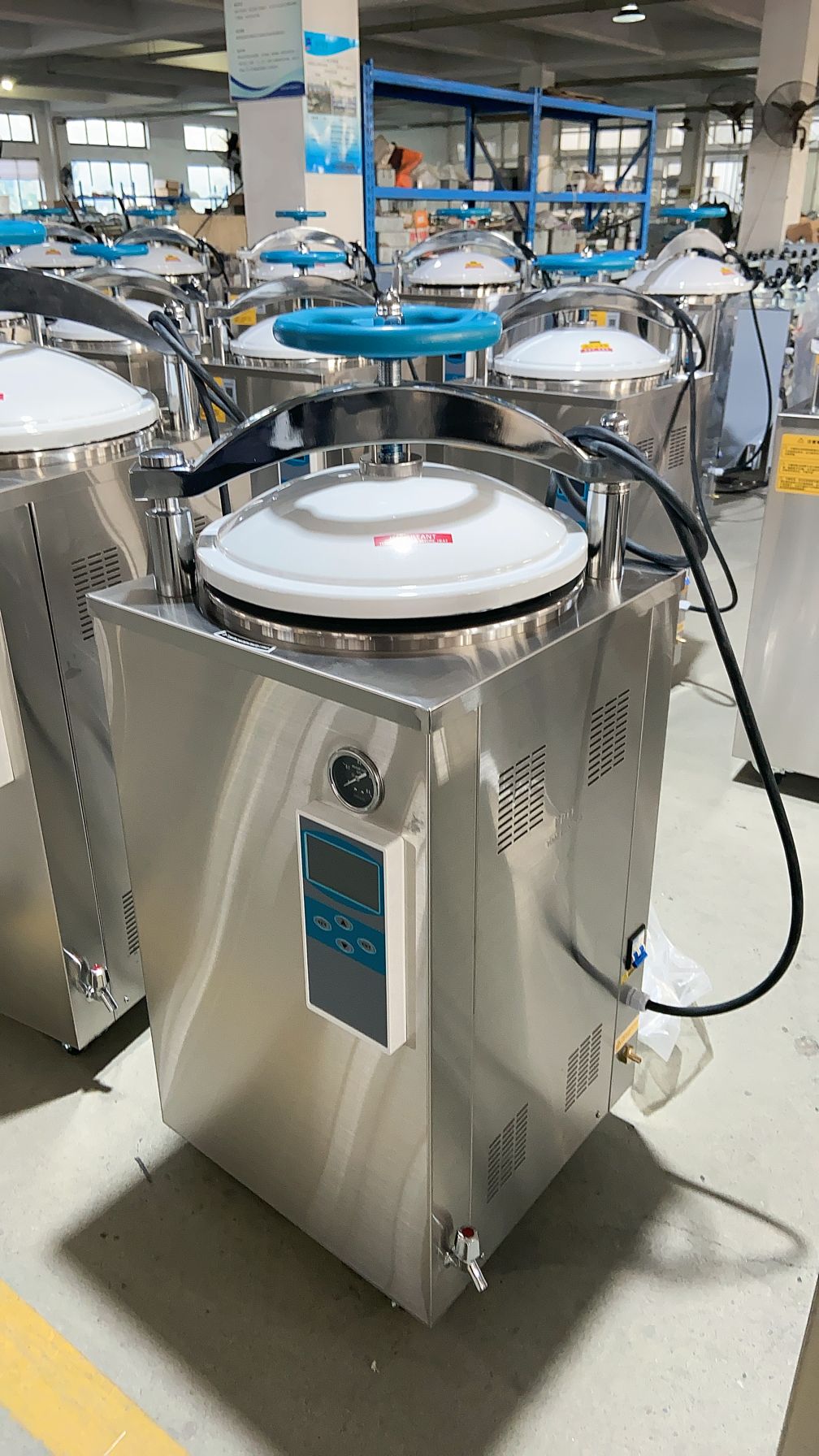 Sterilizador de vapor a presi&oacute;n totalmente autom&aacute;tico con pantalla digital vertical-1