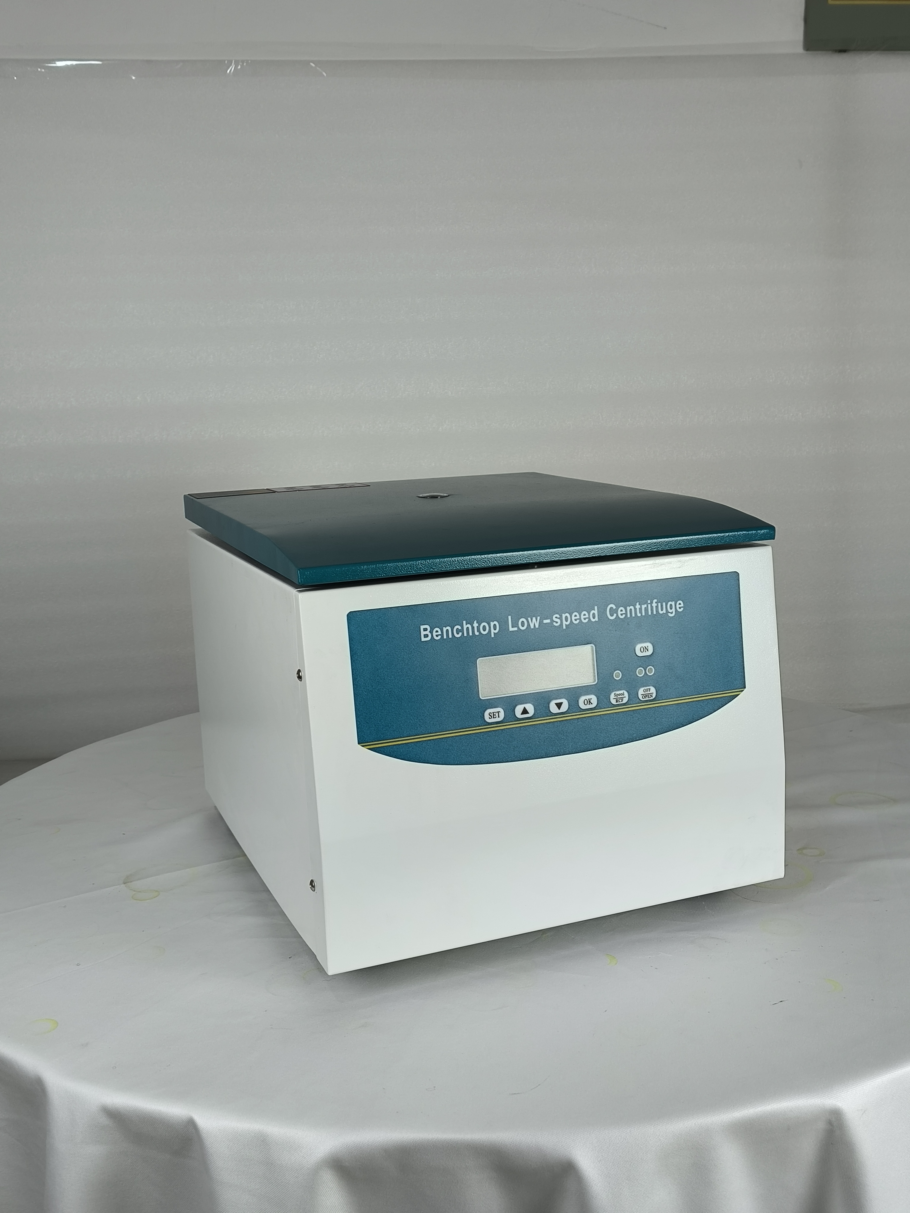 Desktop Low-Speed Centrifuge-3