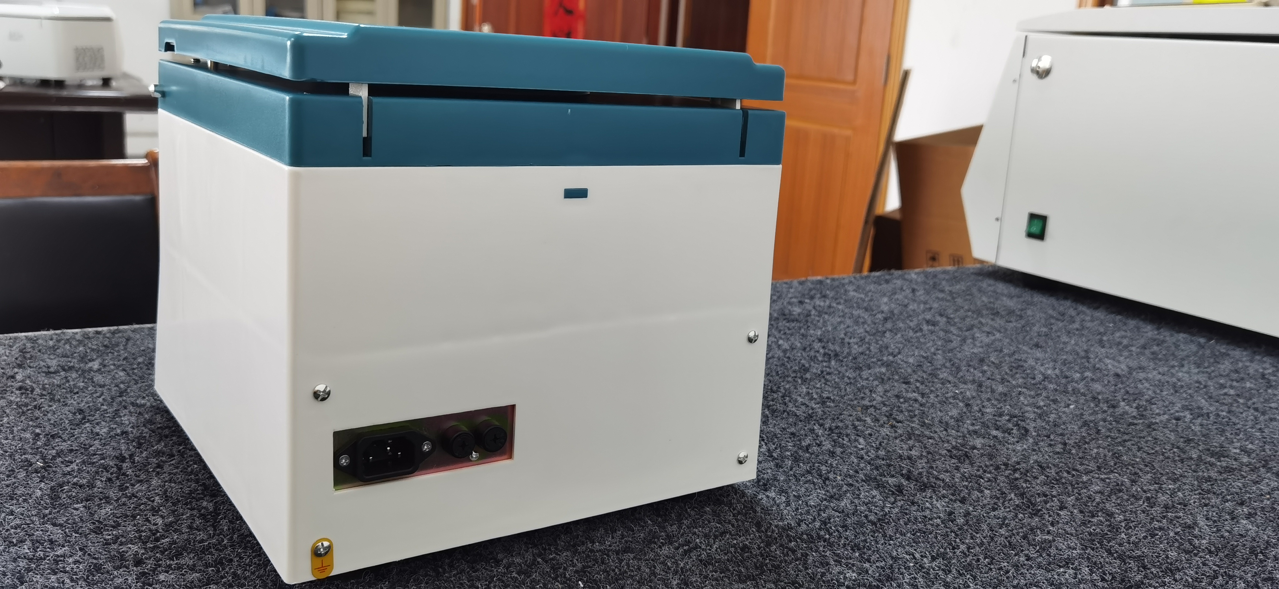 Desktop Low-Speed Centrifuge-4