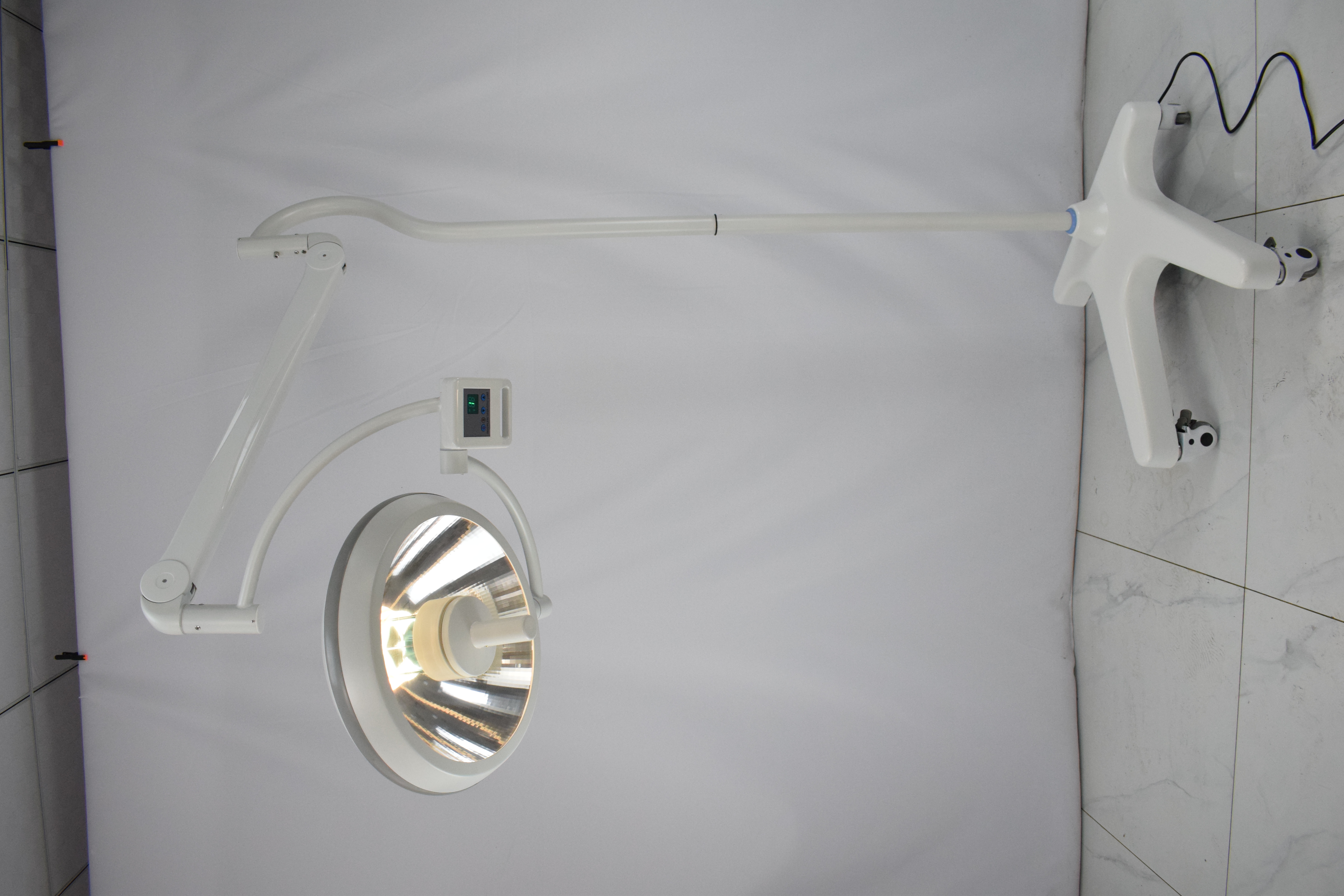 700 Ceiling-Mounted Single-Head Integral Reflection Surgical Shadowless Lamp-1
