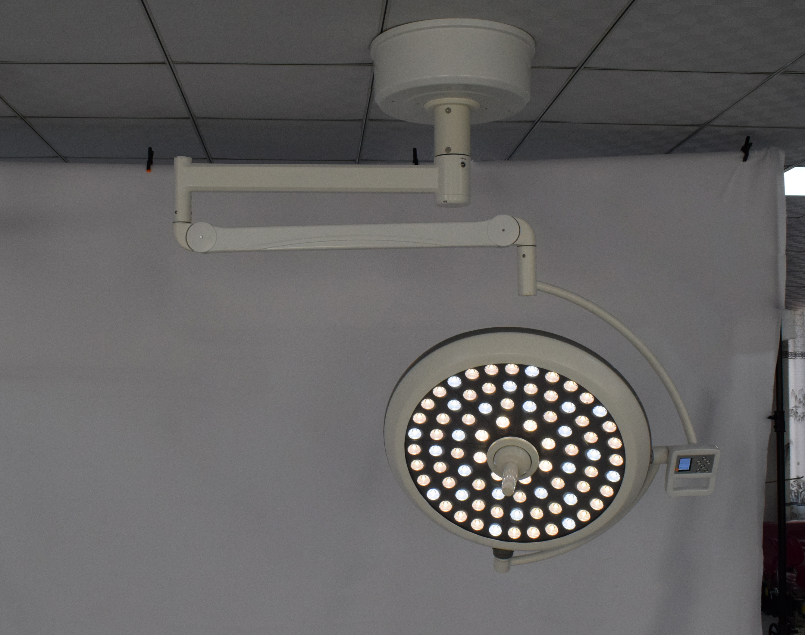 Ceiling-mounted Round LED Shadowless Operating Lamp (Single Head, with LCD Control & Adjustable Color Temperature)-1