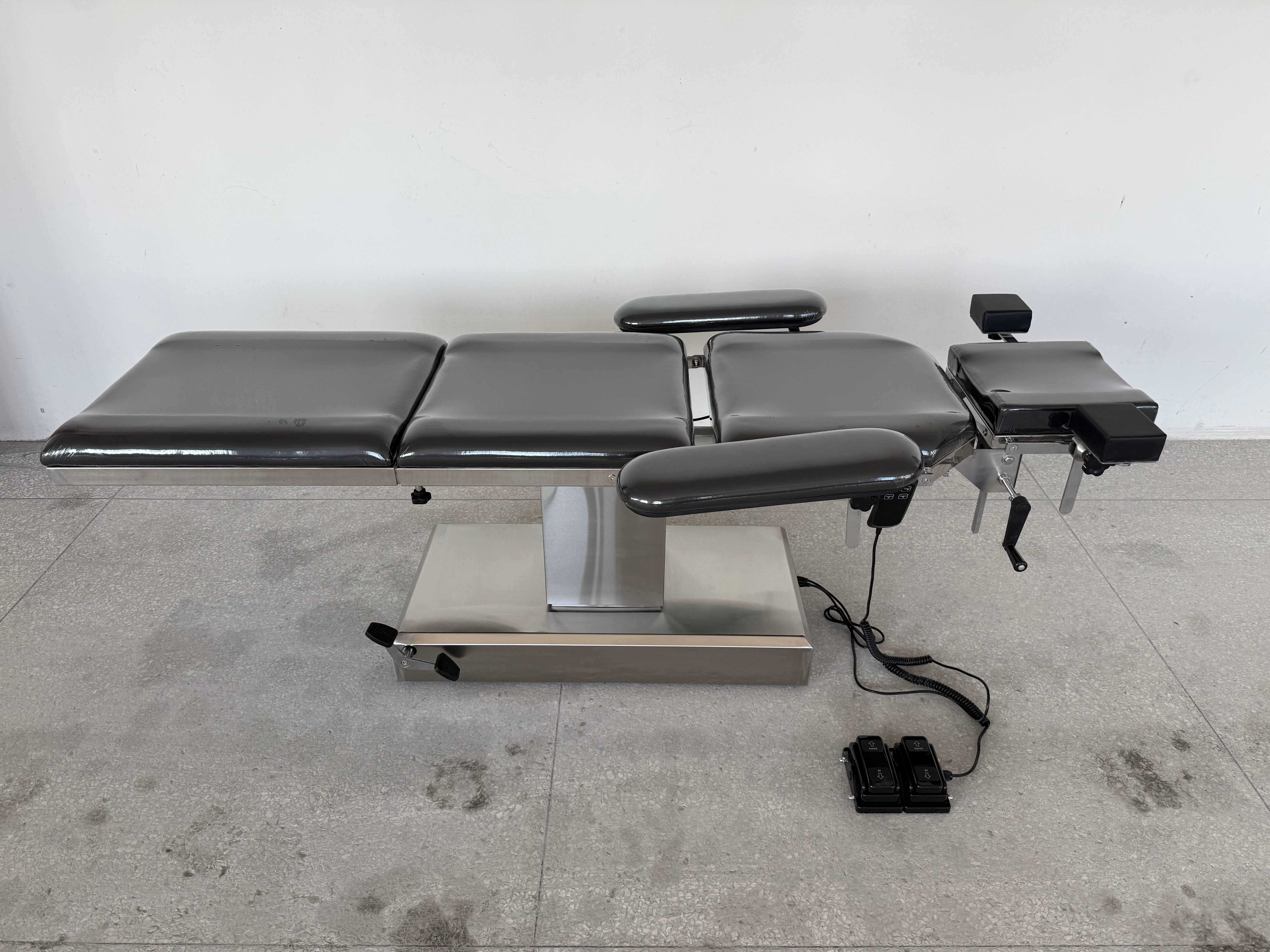 Electric operating table (ophthalmology)-0
