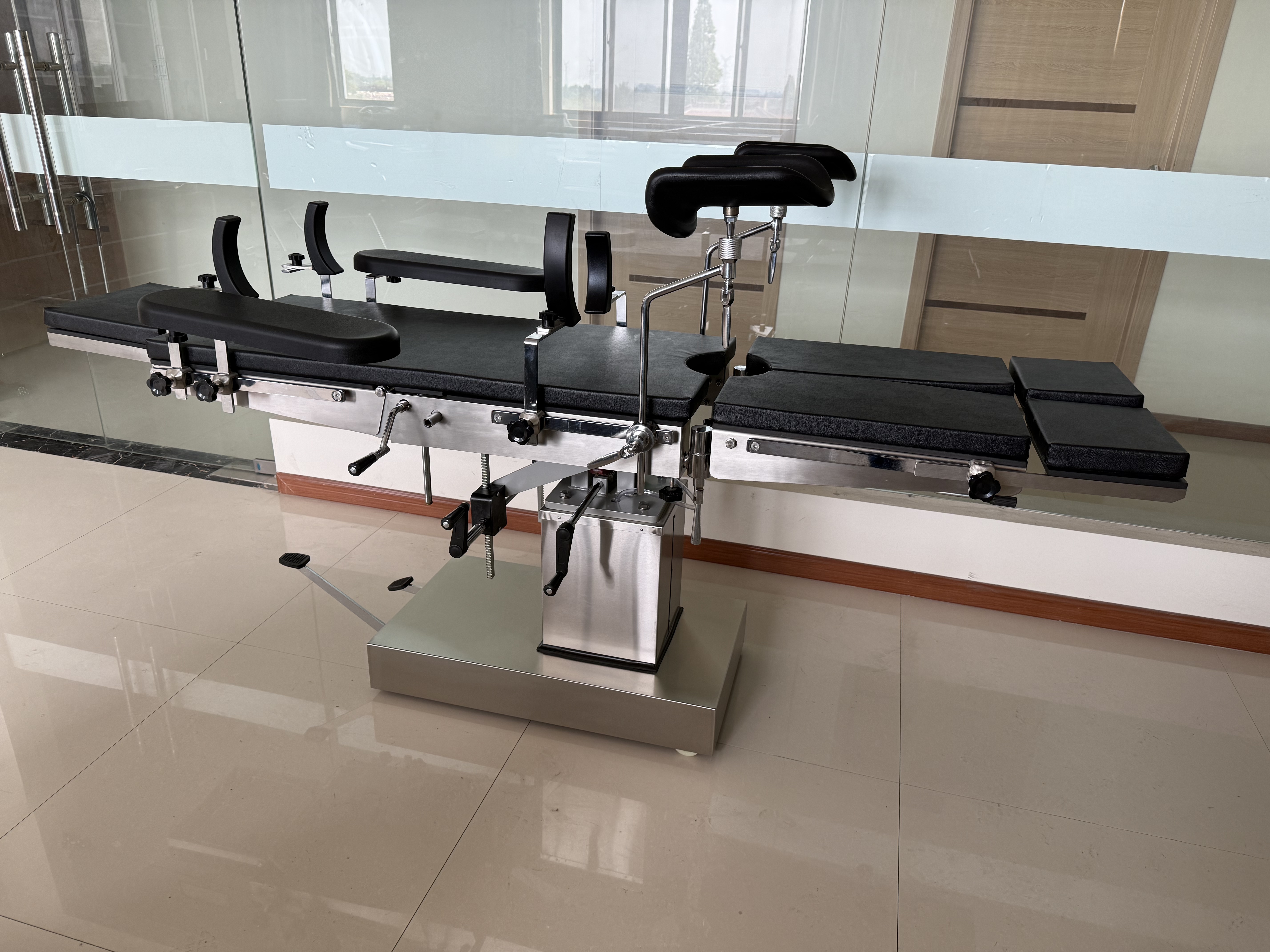 Mechanical integrated operating table-0