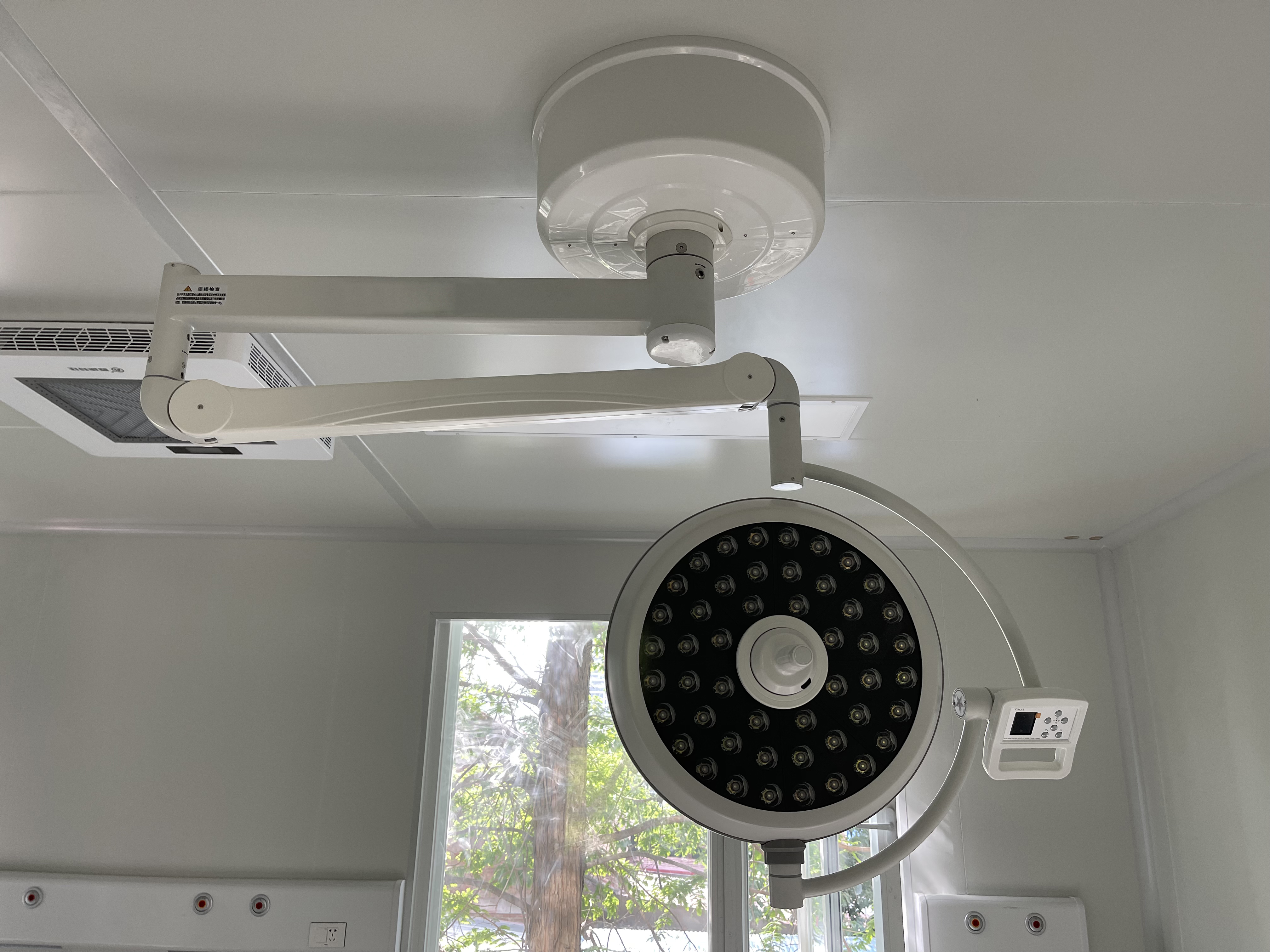 Petal Style OSRAM LED Surgical Shadowless Lamp (160,000Lux High CRI)-1