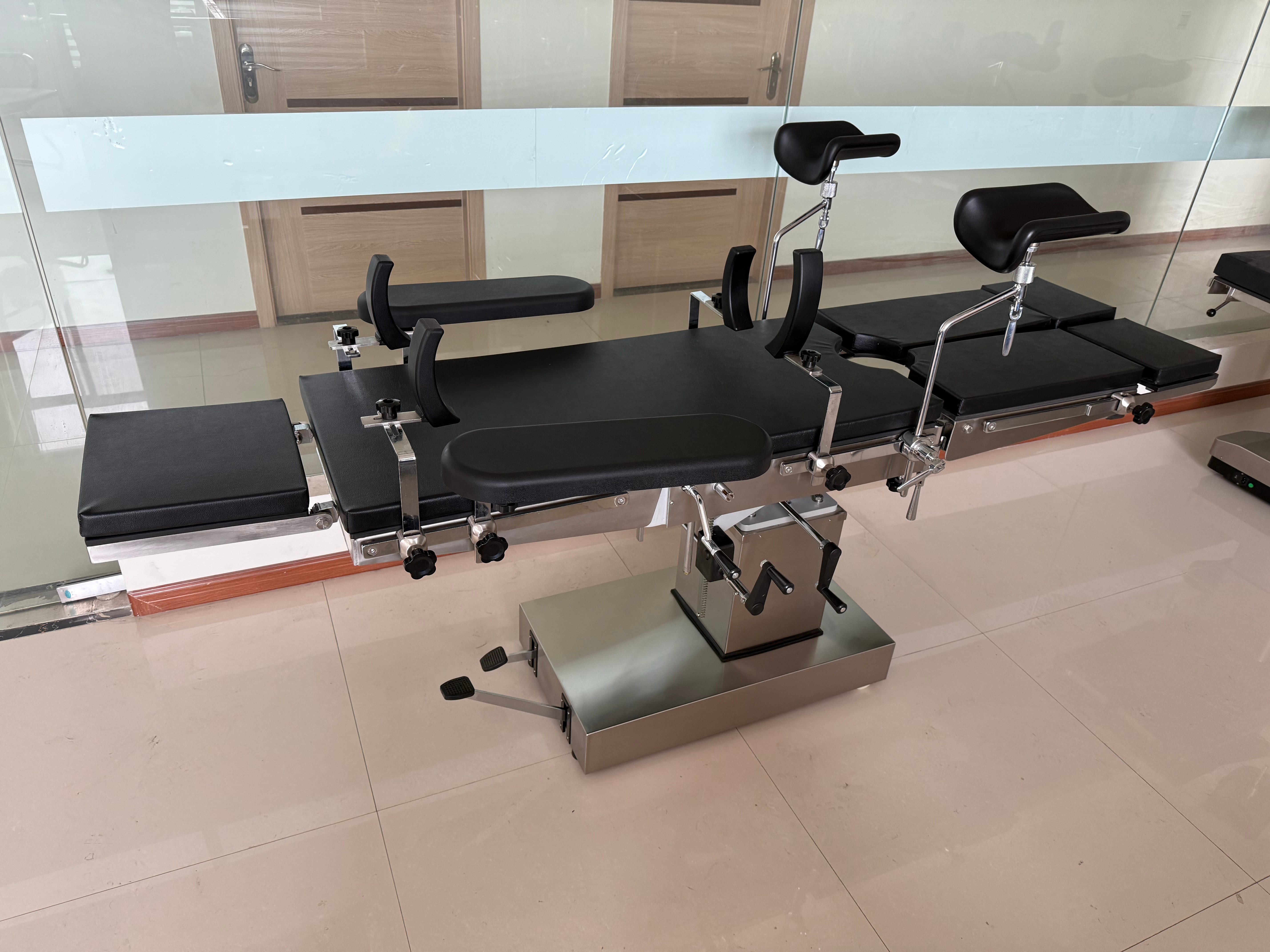 Mechanical integrated operating table-1