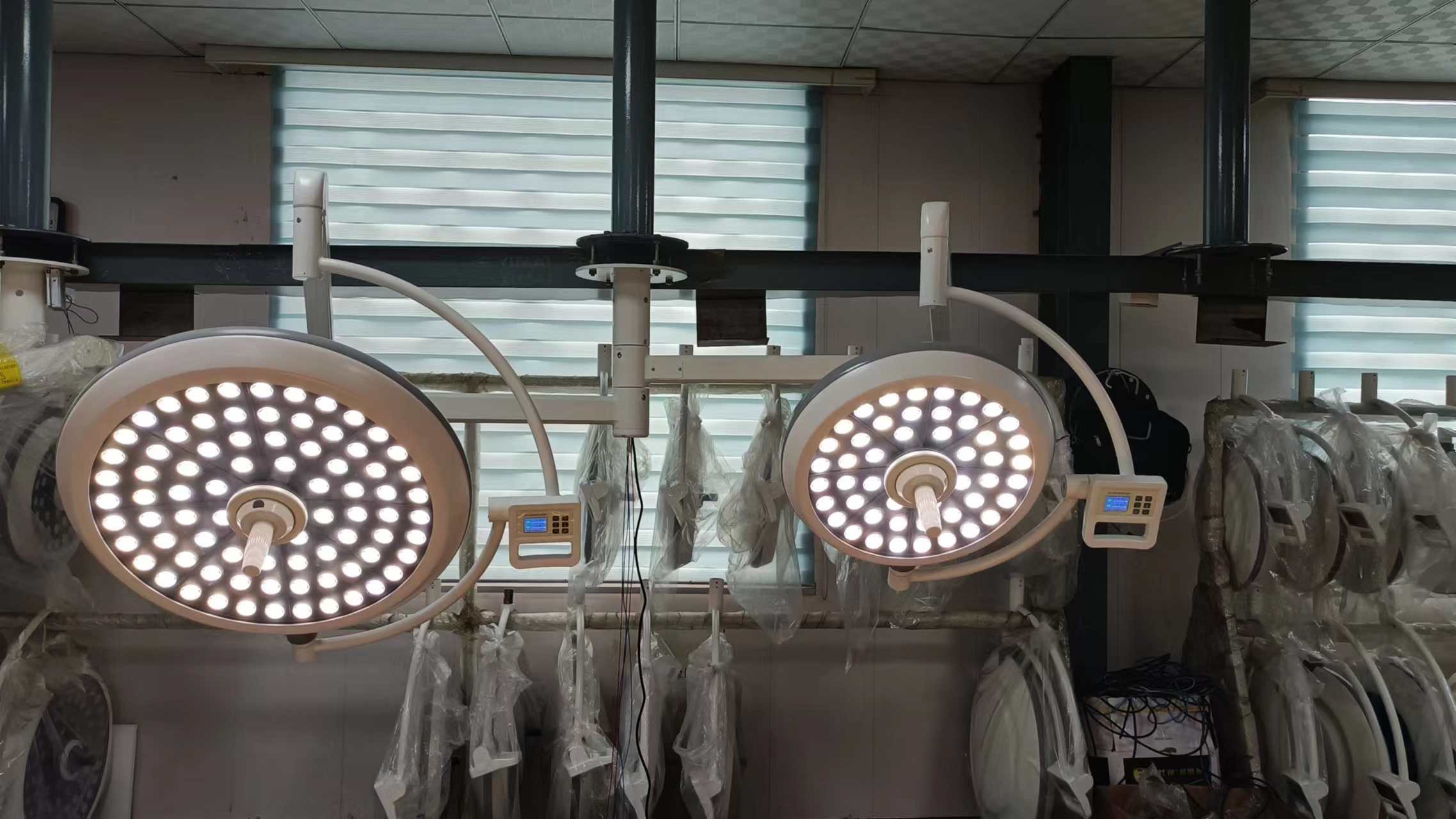 700/500 Dual-Head OSRAM LED Surgical Shadowless Lamp (180,000Lux)-0