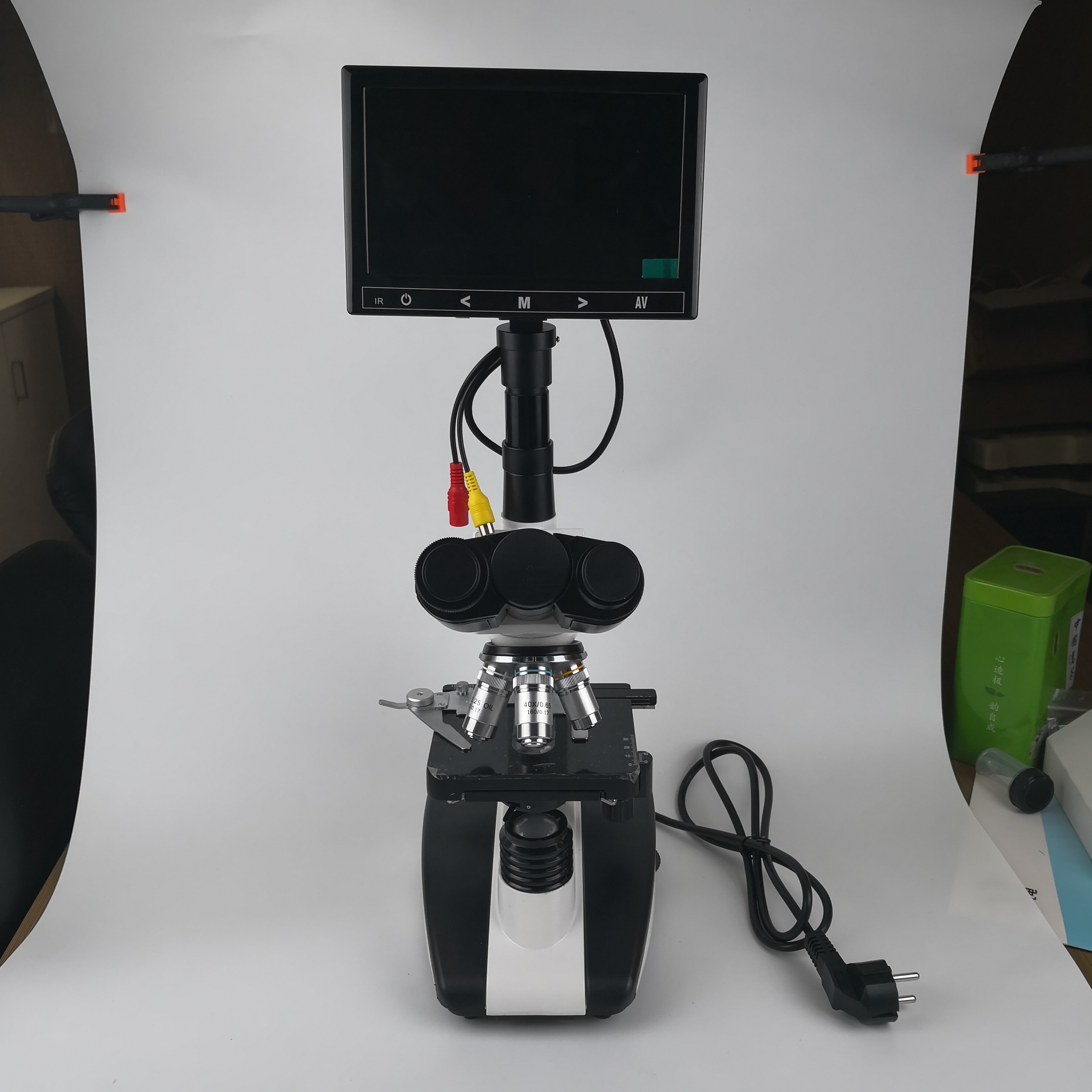 Biological Microscope With Screen-1