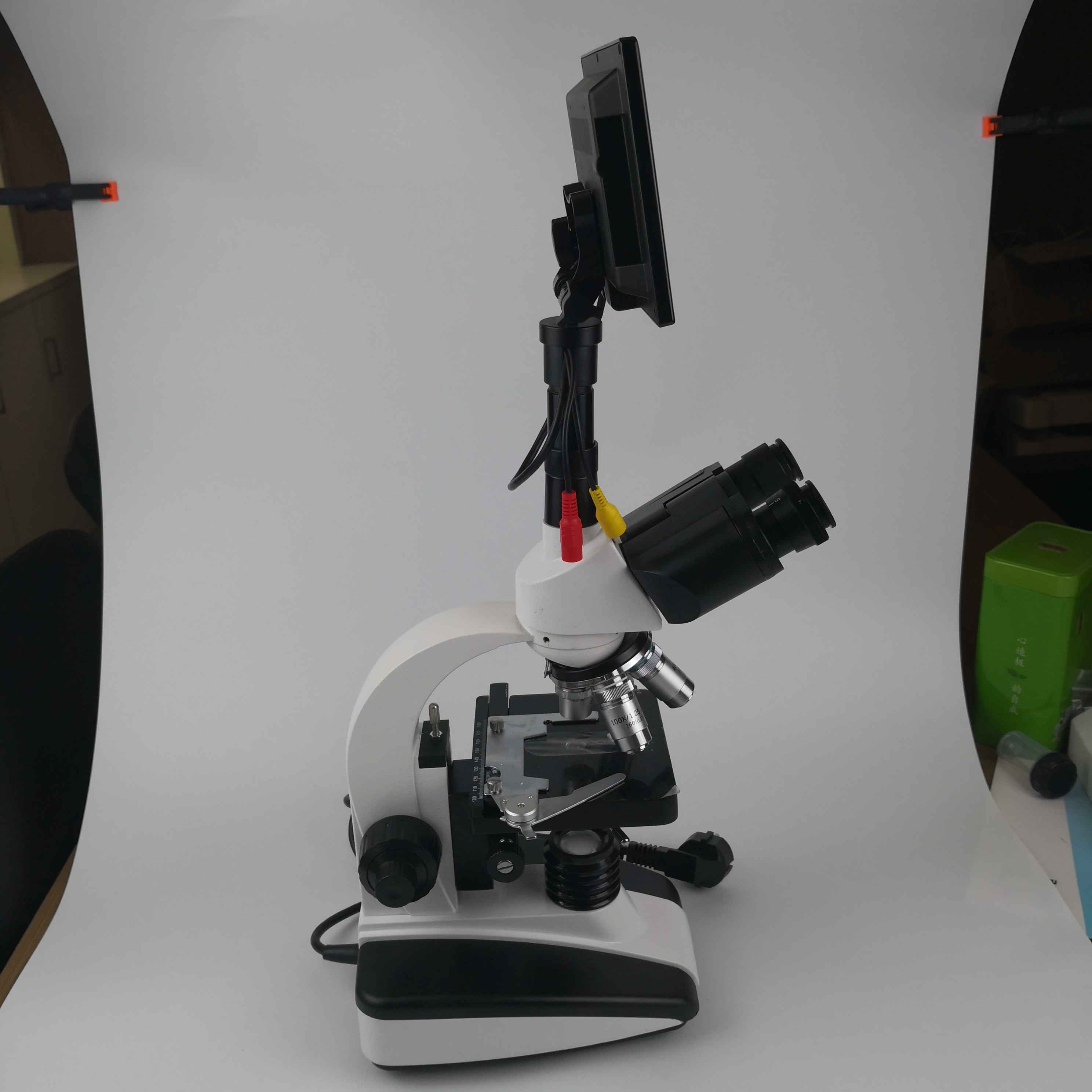 Biological Microscope With Screen-3