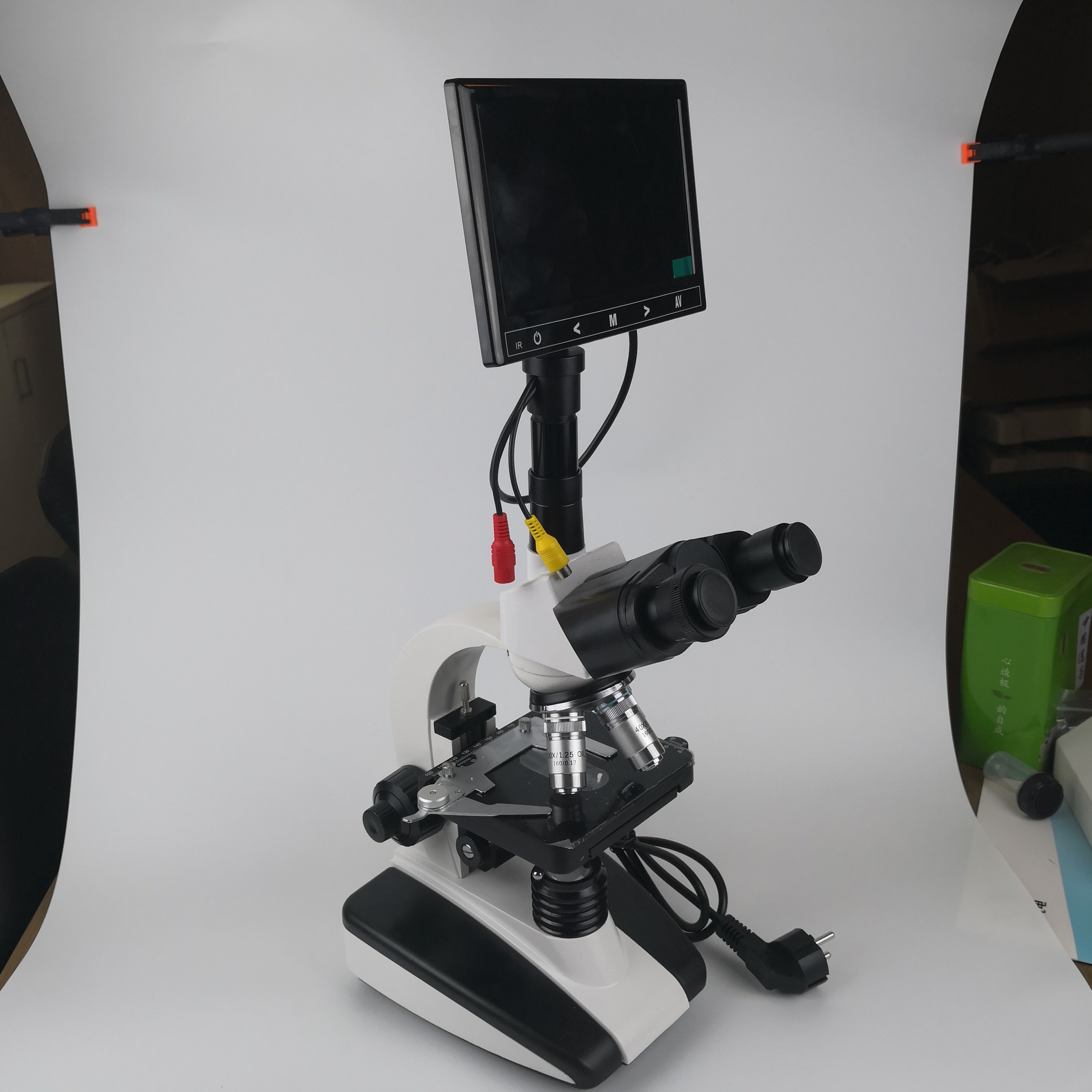Biological Microscope With Screen-2