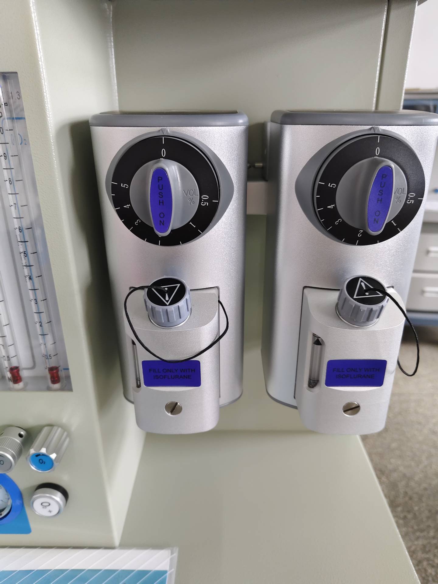 Dual-vaporizer metal-frame anesthesia machine (LED display)-4