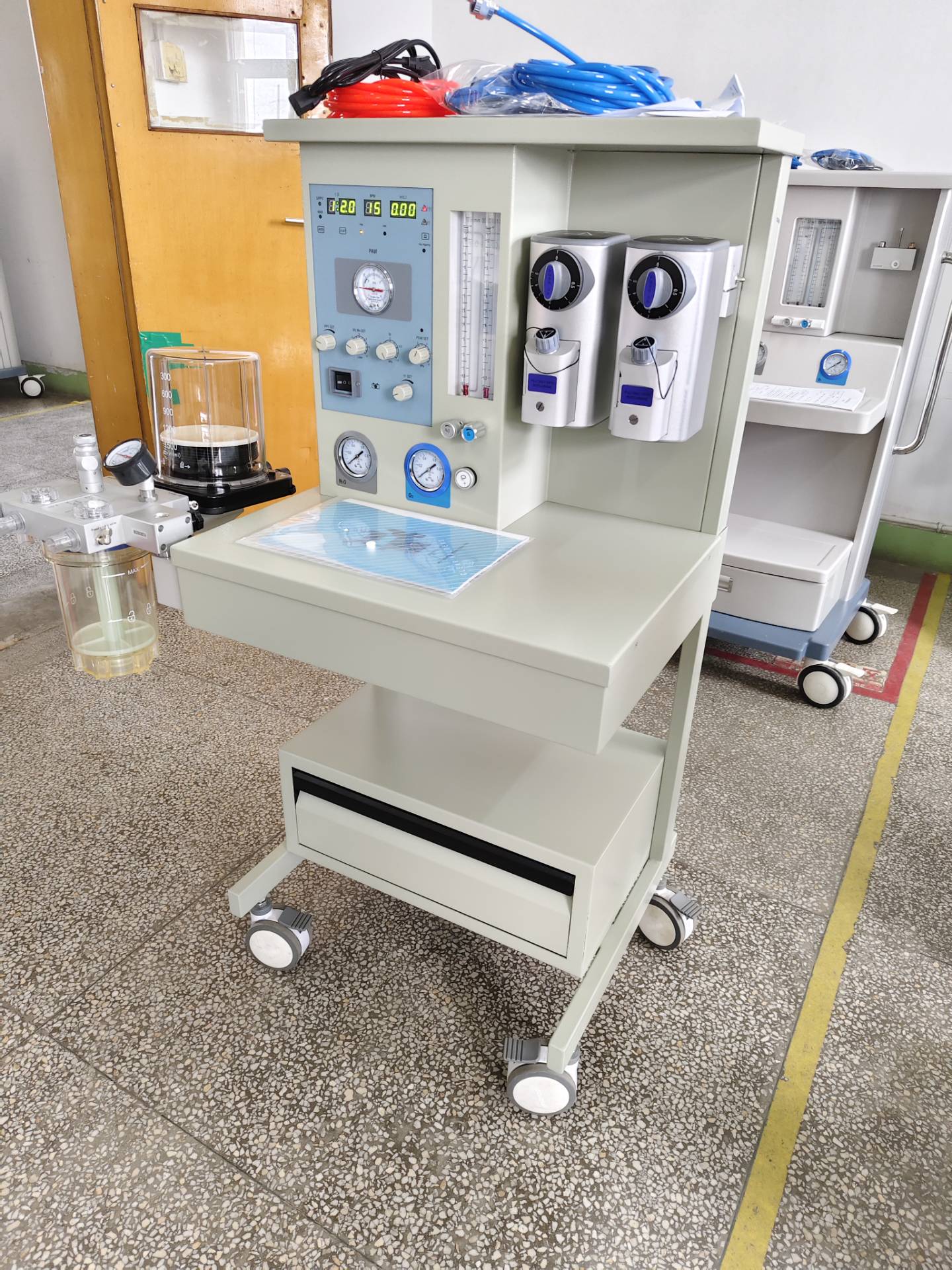Dual-vaporizer metal-frame anesthesia machine (LED display)-2