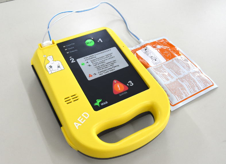 Semi-automatic external defibrillator-0