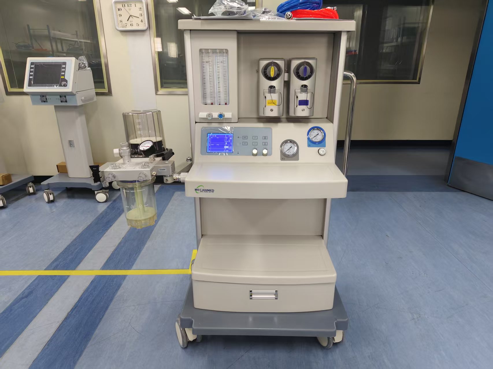 5.4-inch Screen Anesthesia Machine standard version with dual vaporizers.-5