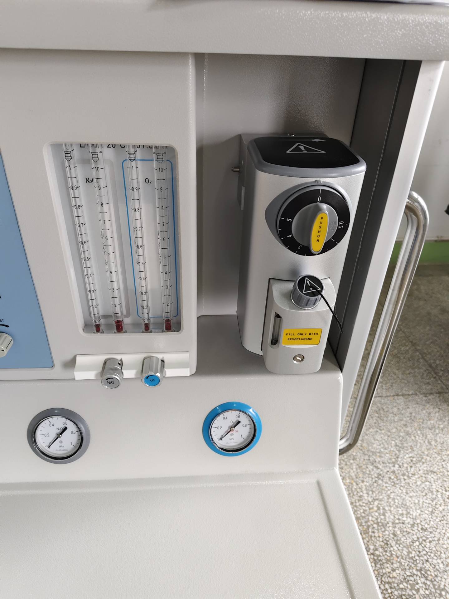 Anesthesia machine  Std model One vaporizer-3