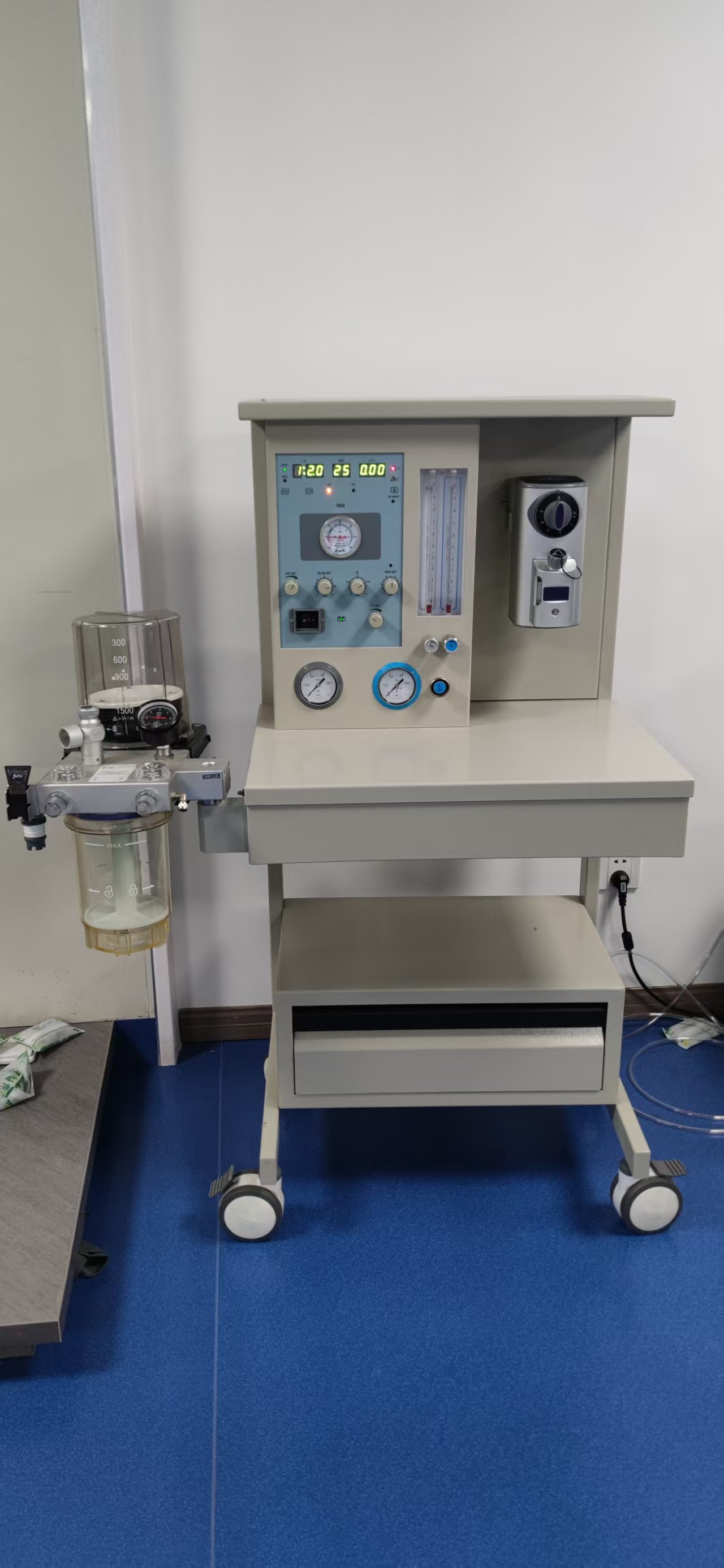 Anesthesia machine,Std model One vaporizer-1