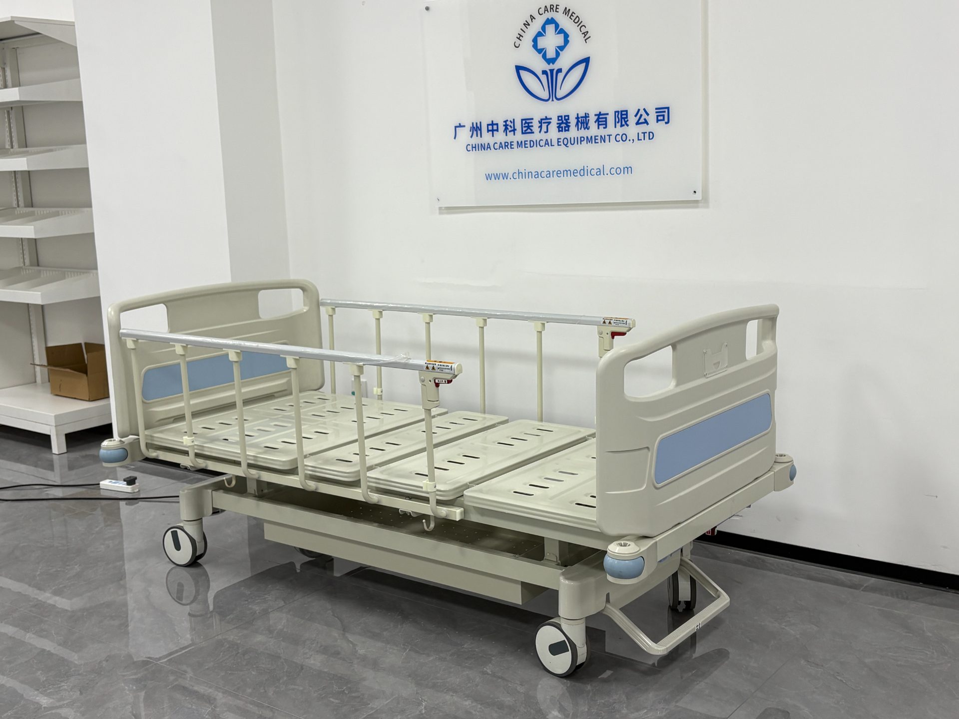 Dual-Crank Nursing Bed (with Central Control)-3