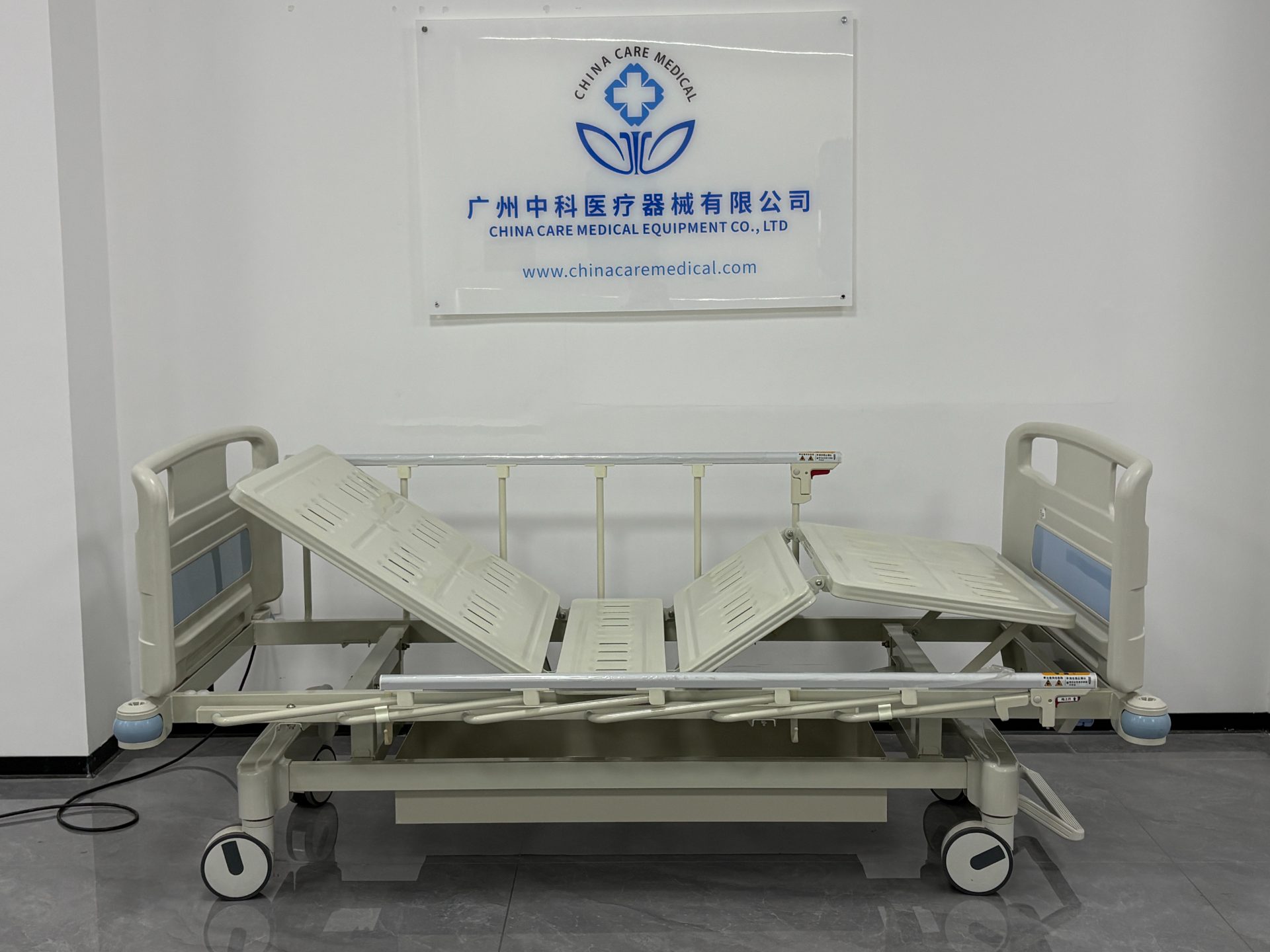 Three-Crank Nursing Bed (with Central Control)-2