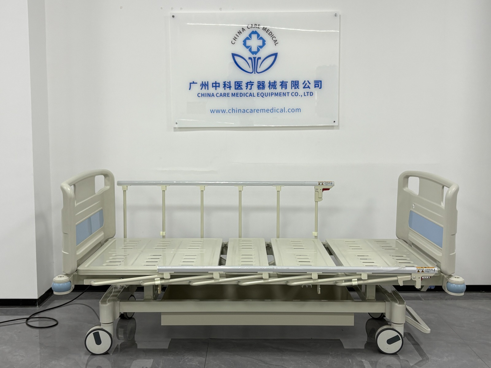 Three-Crank Nursing Bed (with Central Control)-0