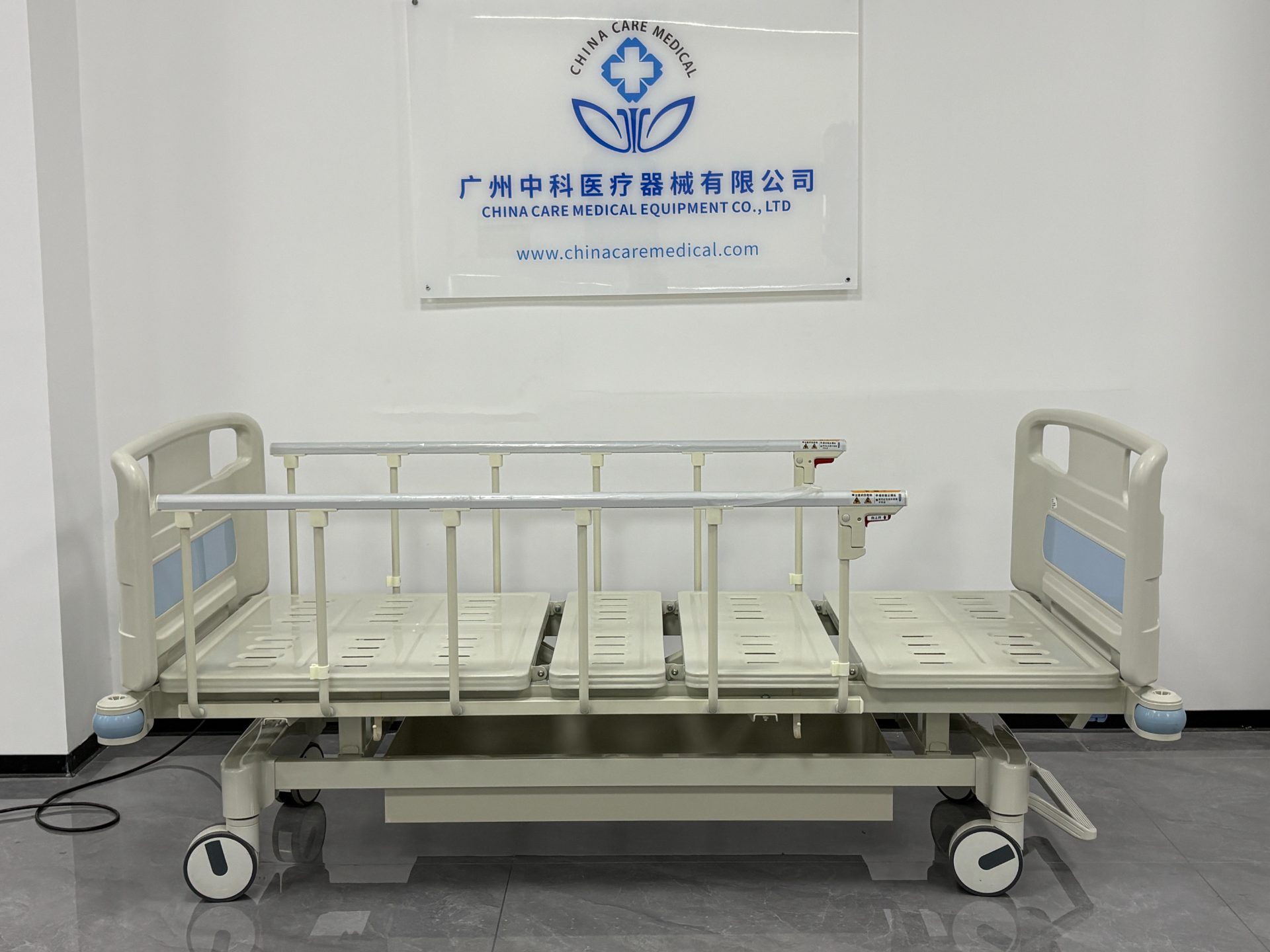 Three-Crank Nursing Bed (with Central Control)-5