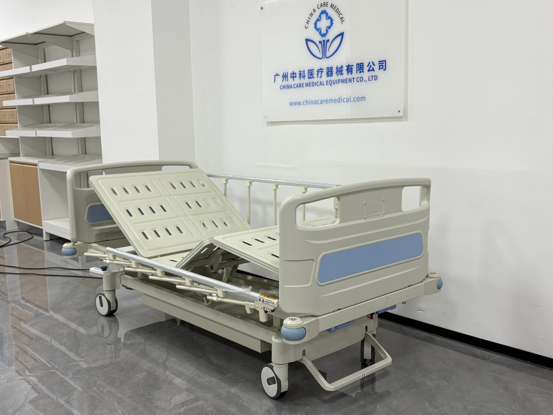 Three-Crank Nursing Bed (with Central Control)-3