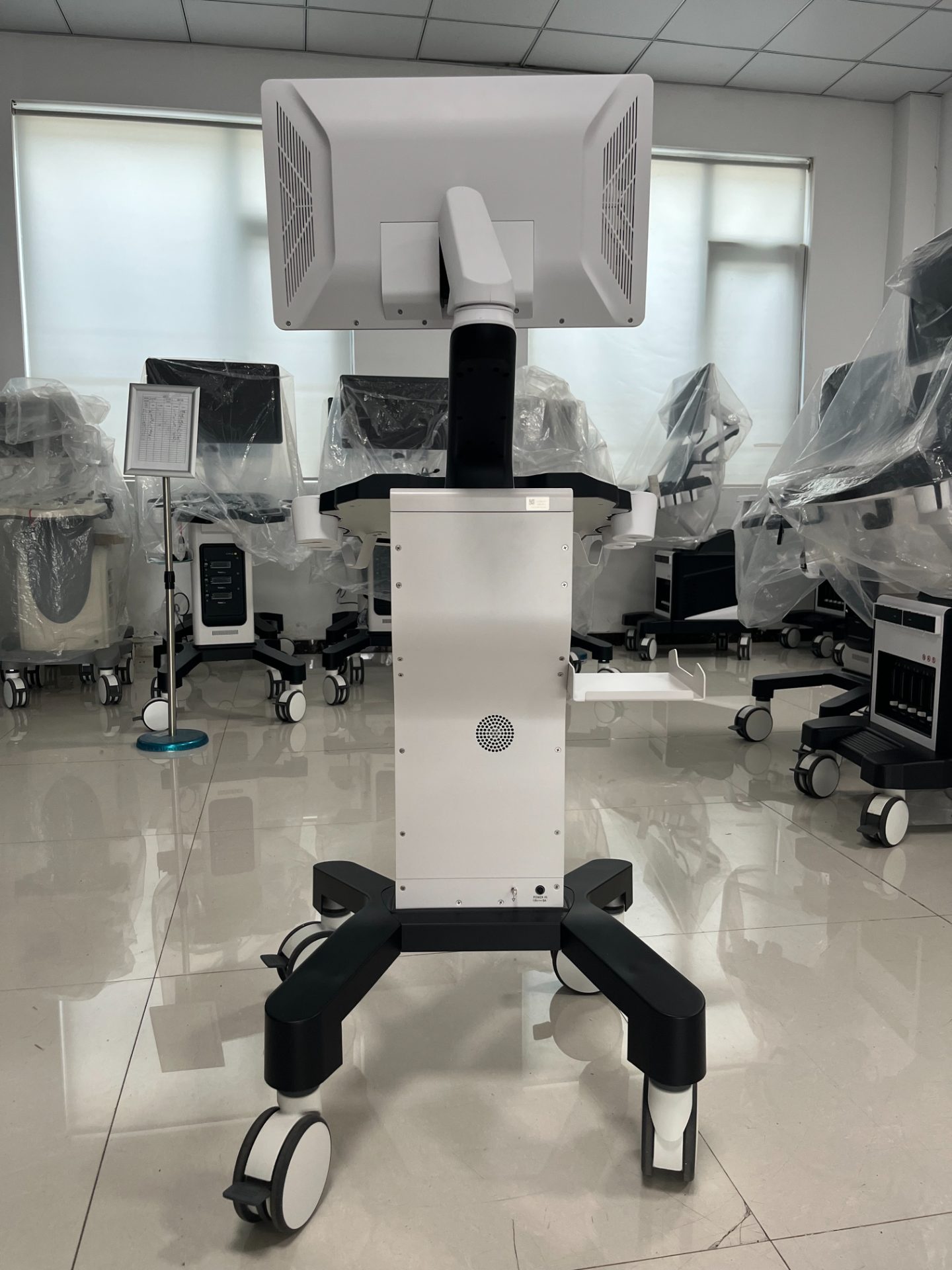 Mid-to-high-end trolley-style color ultrasound system-3