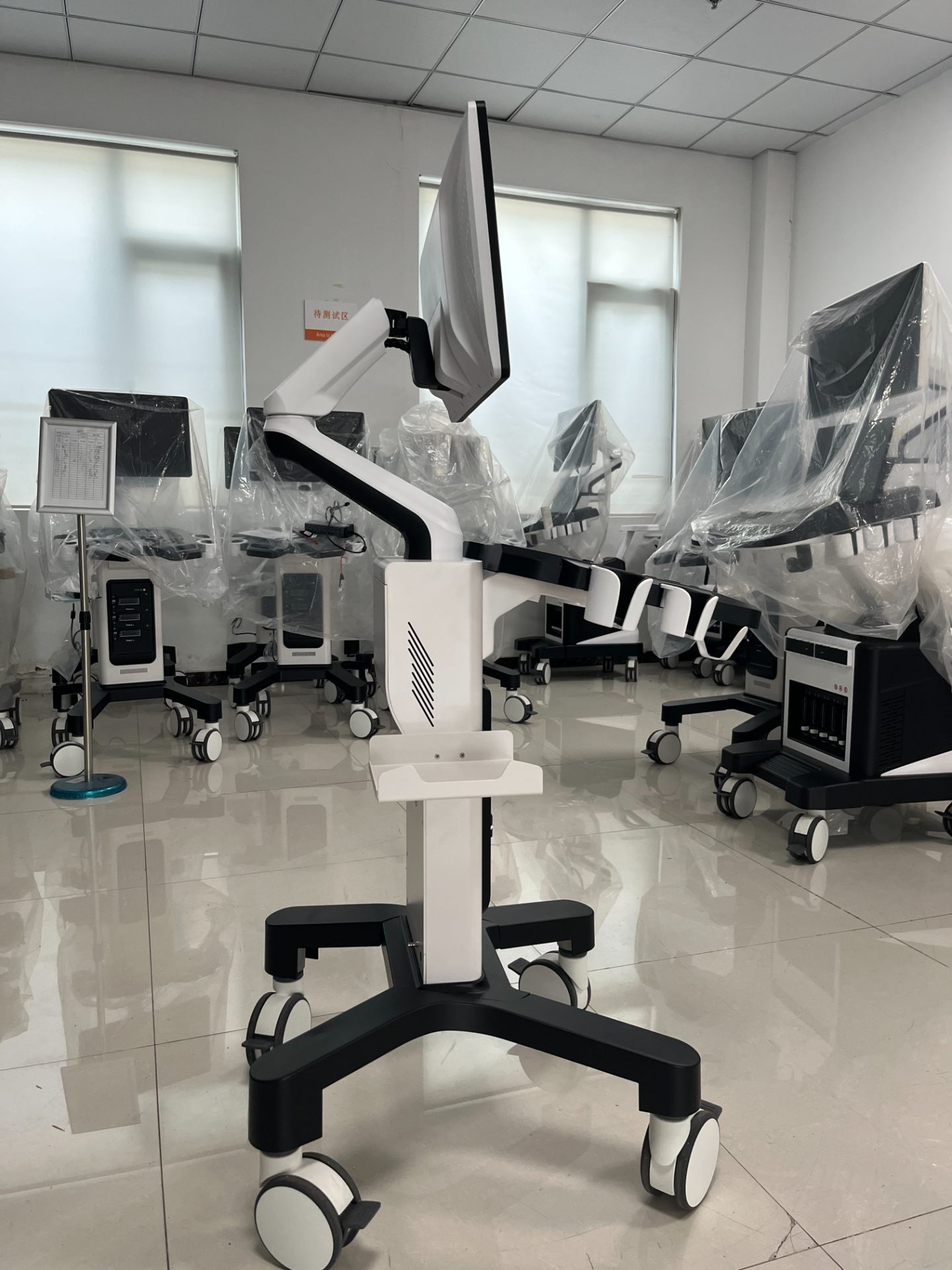 Mid-to-high-end trolley-style color ultrasound system-4