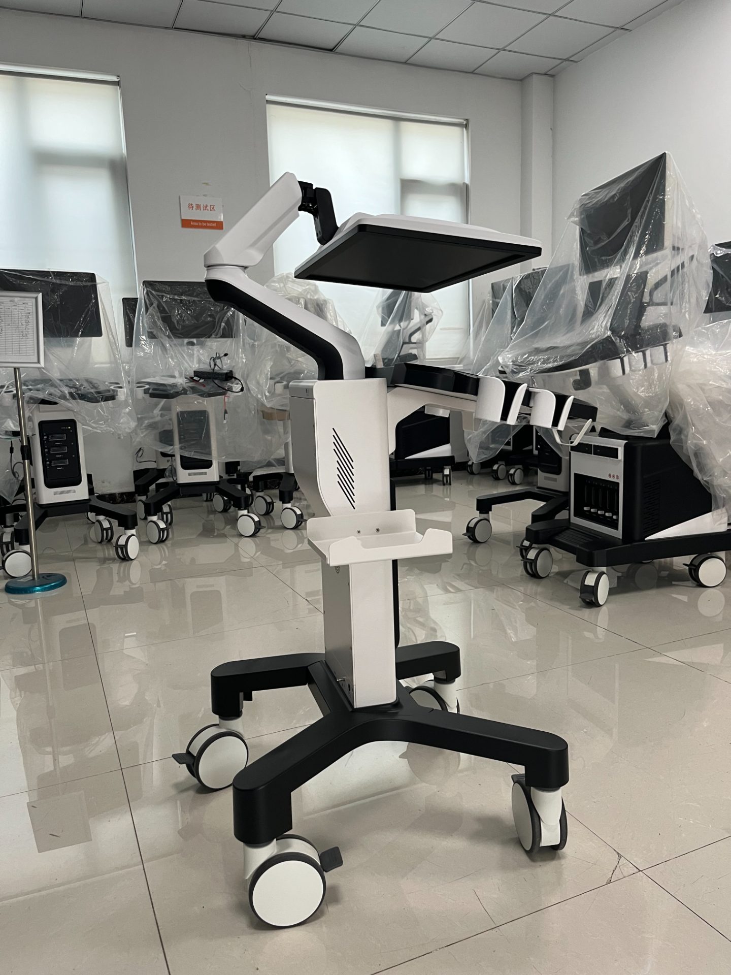 Mid-to-high-end trolley-style color ultrasound system-5