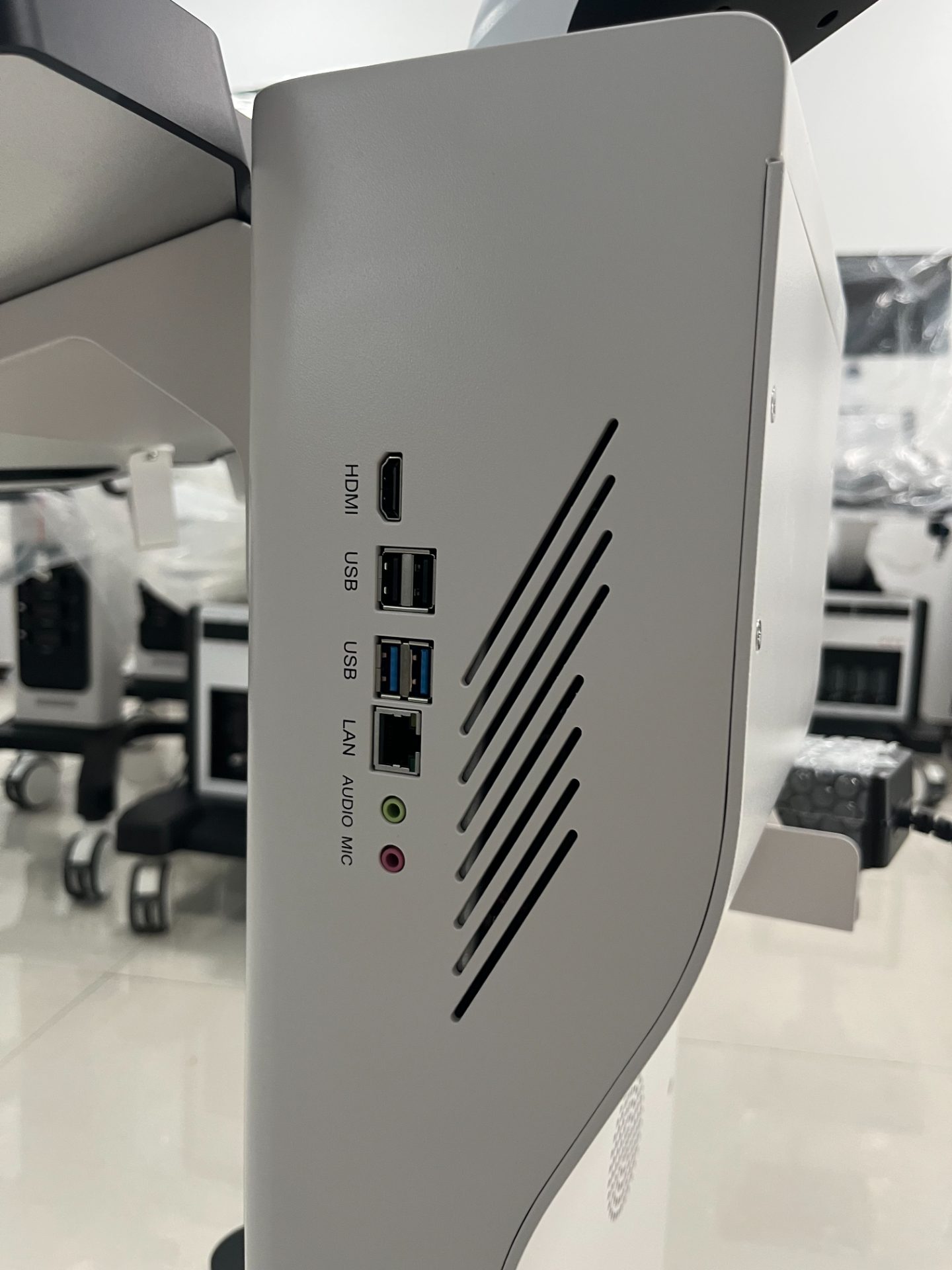 Mid-to-high-end trolley-style color ultrasound system-6